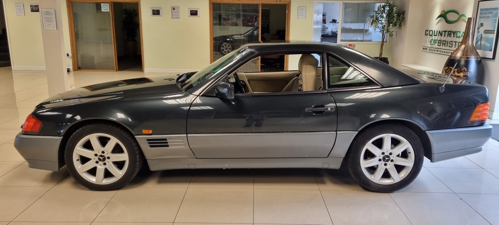 1993 Mercedes-Benz 500SL detail view