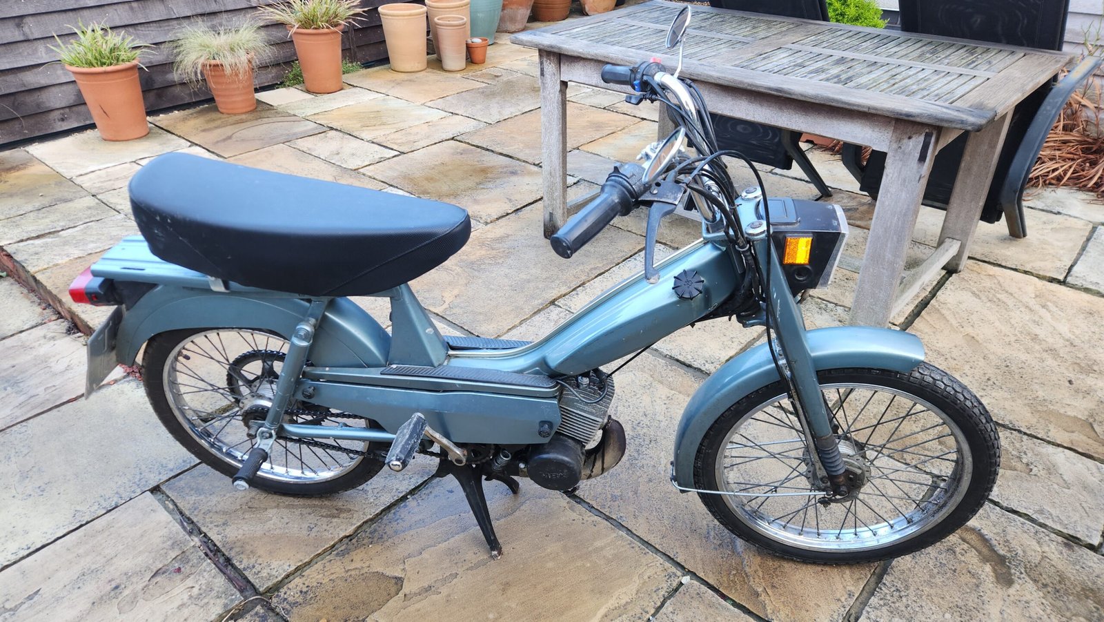 Motobécane Mobylette with dual seat, alternative view