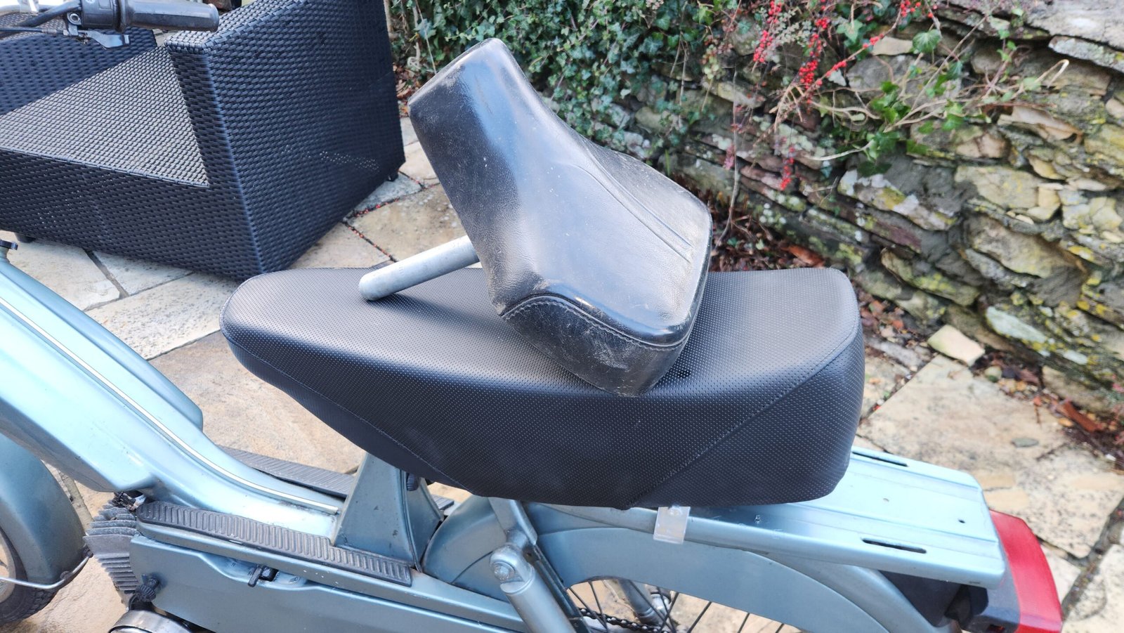 Motobécane Mobylette dual seat detail