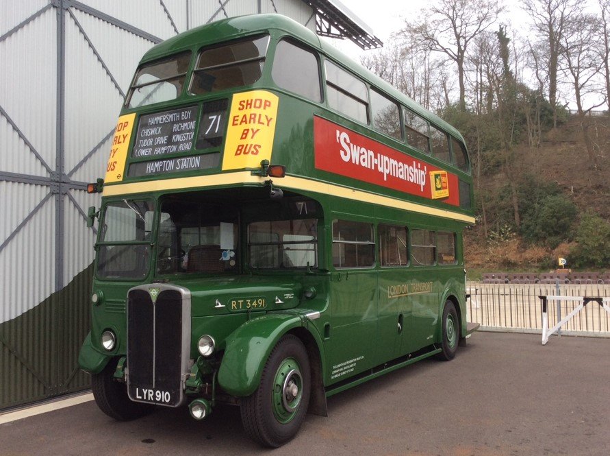 1952 AEC Regent III RT3491, registration LYR 910
